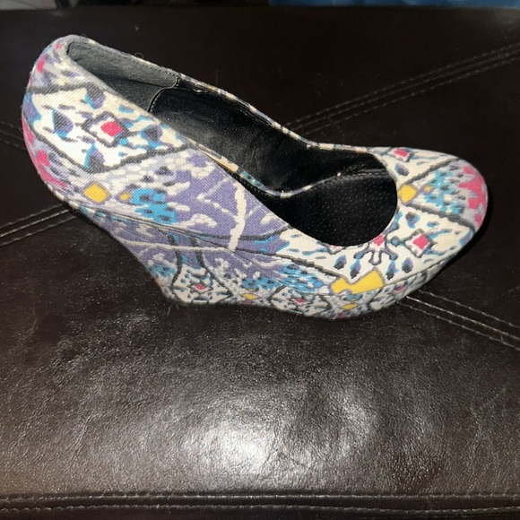 Steve Madden Pammyy High Platform Psychedelic Material, Size 7.5 M, Multicolor - Picture 2 of 13